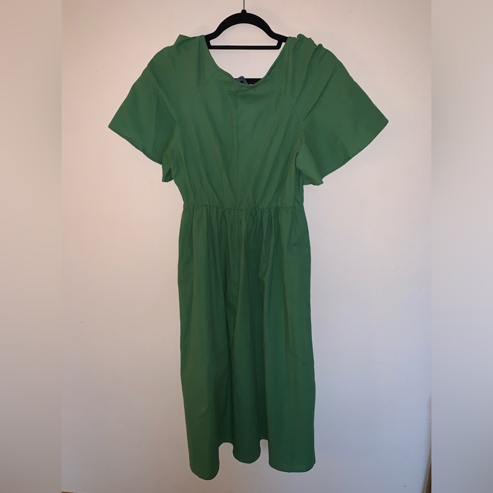 Short sleeve green dress